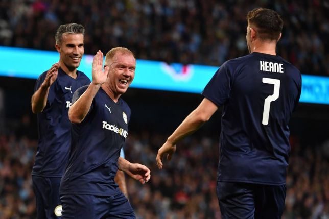 Paul Scholes gây sốt với đường chuyền tôn vinh Vincent Kompany Paul Scholes gây sốt với đường chuyền tôn vinh Vincent Kompany