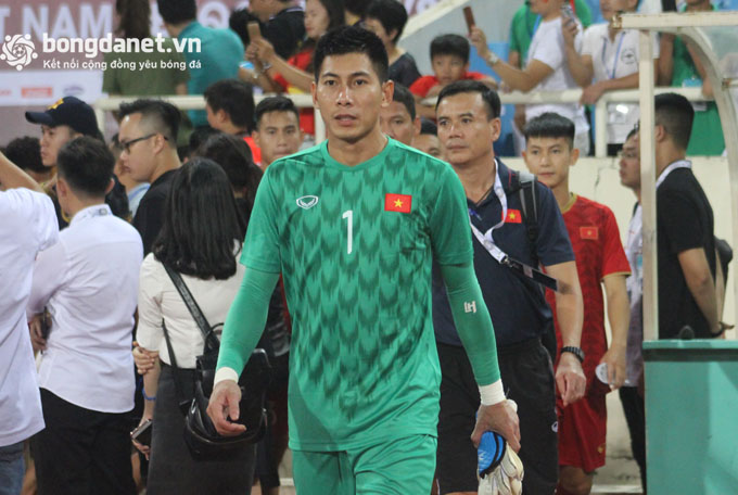 Tin chuyển nhượng V.League ngày 19/12: Hà Nội FC chia tay Oseni