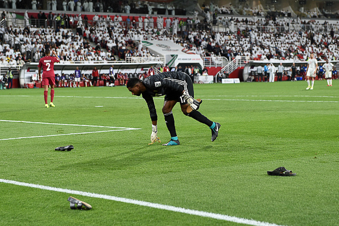 AFC điều tra hành vi phi thể thao của UAE trong trận gặp Qatar AFC điều tra hành vi phi thể thao của UAE trong trận gặp Qatar