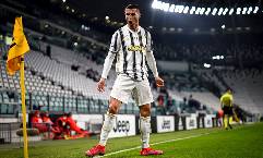 Cristiano Ronaldo gia nhập CLB 100 của Juventus