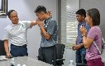 Cầu thủ hỗn chiến đưa bố mẹ đến xin lỗi chủ tịch LĐBĐ Thái Lan
